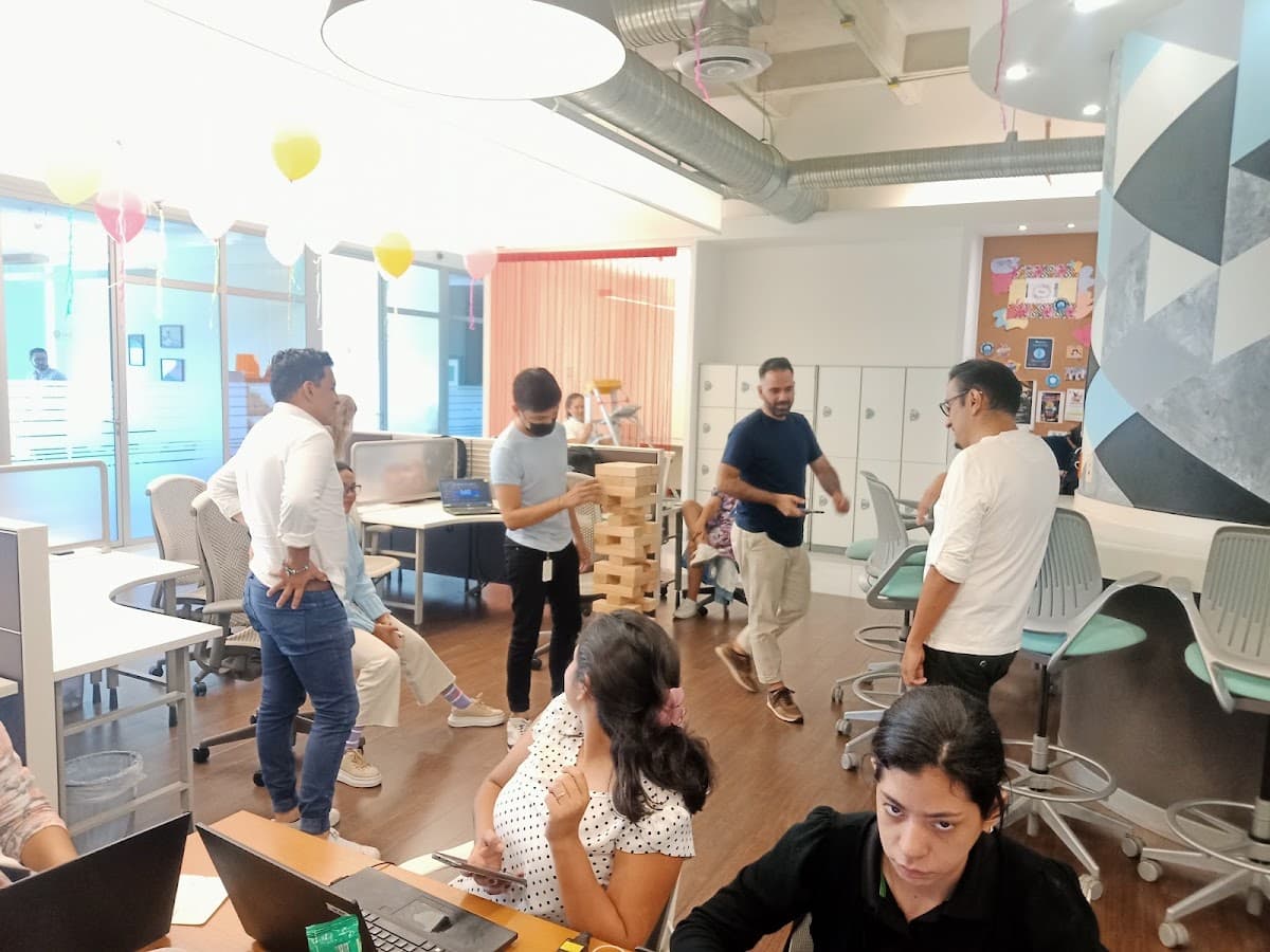 IOS OFFICES Corporativo Malecón Américas