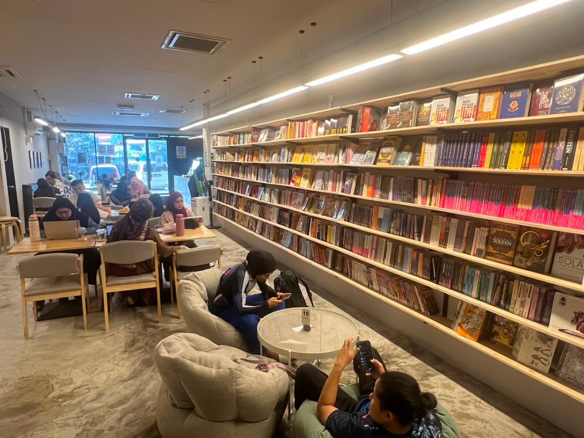 Hattori The Book Cafe