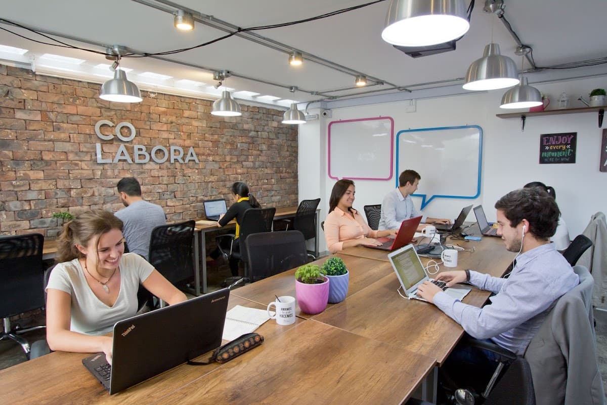 CO-Labora Coworking | Salas de Conferencia, Reuniones, Salas de Capacitación